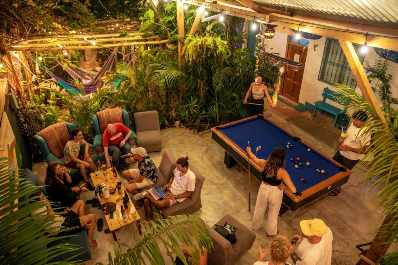 Los Amigos Hostel Flores Luaran gambar
