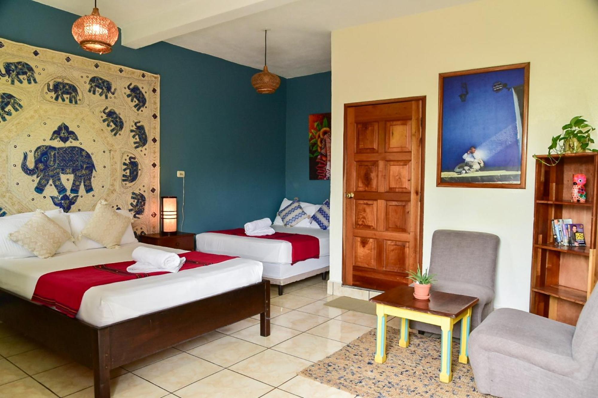 Los Amigos Hostel Flores Luaran gambar