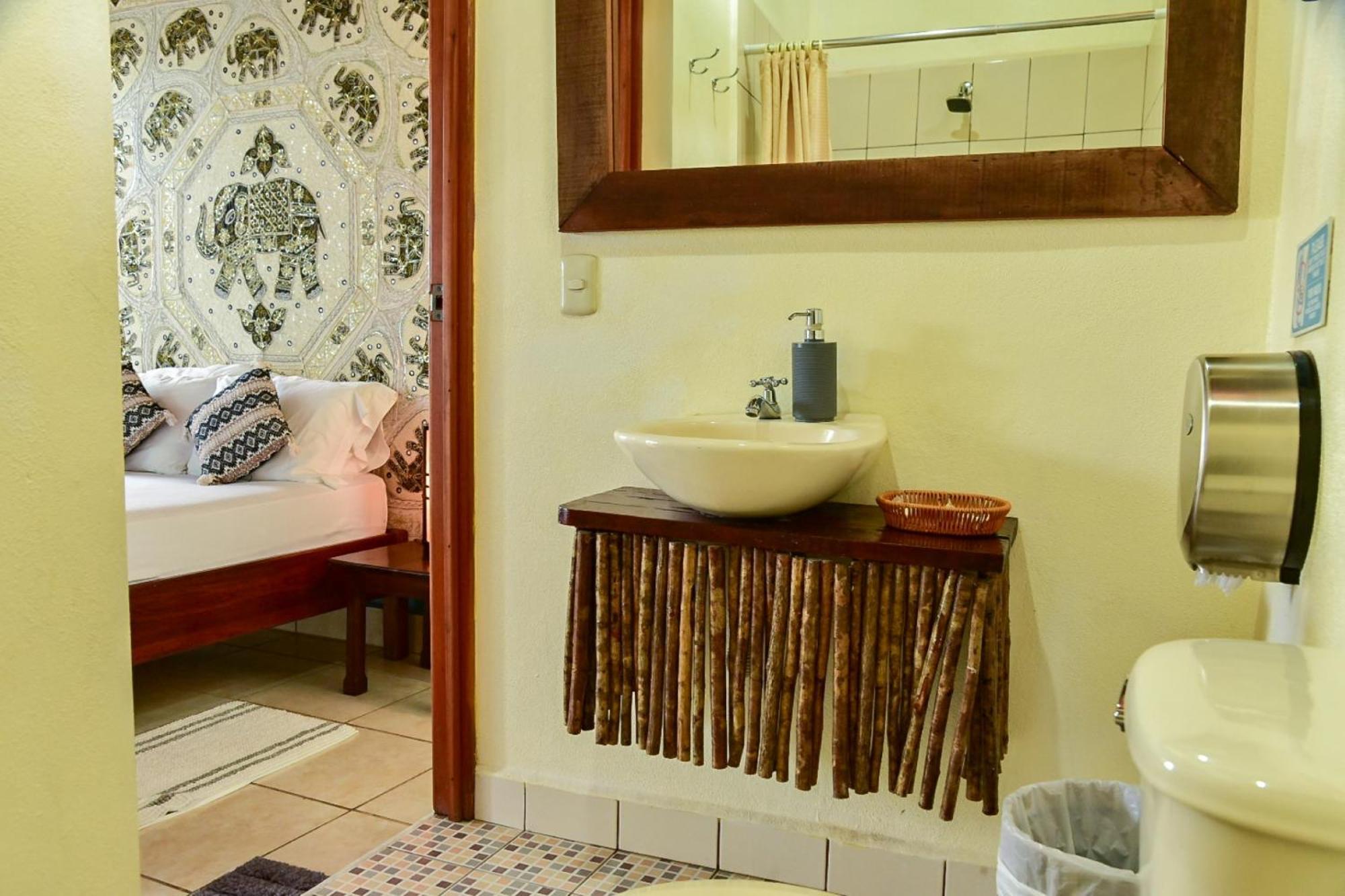 Los Amigos Hostel Flores Luaran gambar