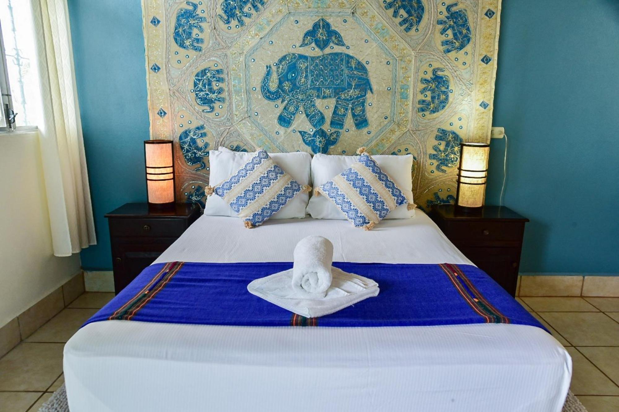 Los Amigos Hostel Flores Luaran gambar