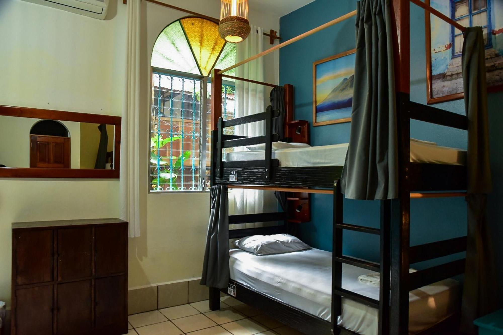 Los Amigos Hostel Flores Bilik gambar